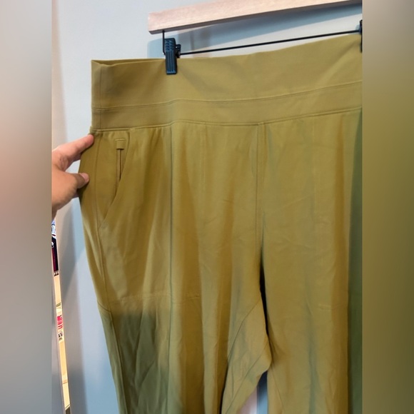 Athleta buttery soft green joggers size 2XL - Picture 2 of 6